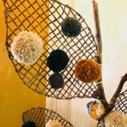 Installation des pompons sur les palmes